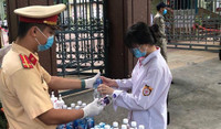 Cảnh sát giao thông Thủ đô tiếp sức cho thí sinh chống Covid-19, vượt vũ môn
