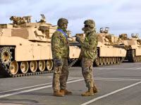 [ẢNH] Covid-19 khiến màn thị uy hoành tráng của NATO trước Nga trở thành pháo xịt