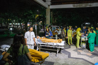 [ẢNH] Hoang tàn đổ nát sau trận động đất khiến 82 người thiệt mạng tại Indonesia