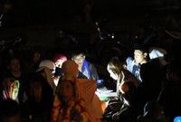 [ẢNH] Hoang tàn đổ nát sau trận động đất khiến 82 người thiệt mạng tại Indonesia