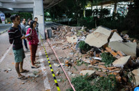 [ẢNH] Hoang tàn đổ nát sau trận động đất khiến 82 người thiệt mạng tại Indonesia