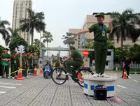 Giờ học kỹ năng an toàn giao thông đầy niềm vui của các 