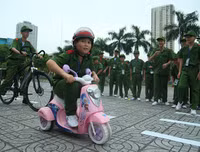 Giờ học kỹ năng an toàn giao thông đầy niềm vui của các 