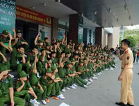 Giờ học kỹ năng an toàn giao thông đầy niềm vui của các 