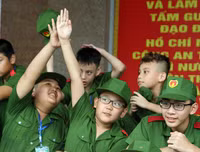 Giờ học kỹ năng an toàn giao thông đầy niềm vui của các 
