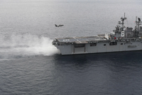 [ẢNH] Mỹ bất ngờ đem siêu tàu đổ bộ cùng F-35 tới thị uy gần Trung Quốc