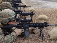 [ẢNH] Đấu AK-12 Nga, Mỹ trang bị 50 ngàn súng trường từ Đức