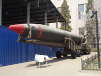 [ẢNH] Tên lửa hạt nhân DF-2 Trung Quốc từng rơi sau khi phóng, gây thiệt hại nghiêm trọng dưới mặt đất