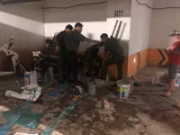 [Ảnh] Lực lượng Công an, quân đội giúp người dân khu đô thị HH khắc phục sự cố thiếu nước sạch