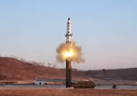 [ẢNH] Triều Tiên lại bất ngờ phóng tên lửa đạn đạo