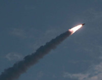 [ẢNH] Triều Tiên lại bất ngờ phóng tên lửa đạn đạo