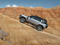 [ẢNH] Xe off-road huyền thoại Land Rover Defender ra mắt đầy ấn tượng