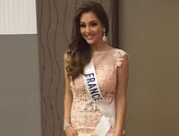 [ẢNH] Nàng WAGs với vẻ đẹp hút hồn của thủ quân Pháp