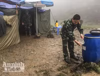 [ẢNH] Xúc động chuyện những người lính căng mình trước sương gió biên cương ngăn dịch Covid -19