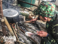 [ẢNH] Xúc động chuyện những người lính căng mình trước sương gió biên cương ngăn dịch Covid -19