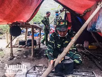 [ẢNH] Xúc động chuyện những người lính căng mình trước sương gió biên cương ngăn dịch Covid -19