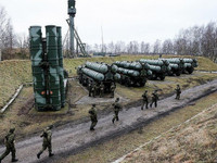 [ẢNH] B-52 Mỹ vội vã rút lui sau khi bị S-400 Nga 