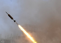 [ẢNH] Quân đội Syria đánh phá ác liệt Bắc Lattakia bằng rocket tự chế Golan