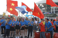 Mỹ Đình nhuộm đỏ màu cờ trước giờ bóng lăn