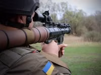 [ẢNH] Nga giật mình khi Mỹ âm thầm chuyển sát thần diệt tăng nguy hiểm hơn Javelin cho Ukraine