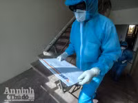 [ẢNH] Ngày 27-2 đặc biệt của các bác sỹ Công an Thủ đô nơi tuyến đầu phòng dịch Covid - 19