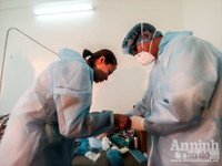 [ẢNH] Ngày 27-2 đặc biệt của các bác sỹ Công an Thủ đô nơi tuyến đầu phòng dịch Covid - 19