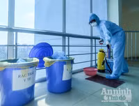 [ẢNH] Ngày 27-2 đặc biệt của các bác sỹ Công an Thủ đô nơi tuyến đầu phòng dịch Covid - 19