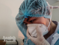 [ẢNH] Ngày 27-2 đặc biệt của các bác sỹ Công an Thủ đô nơi tuyến đầu phòng dịch Covid - 19