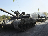 [ẢNH] Hơn 1.000 xe tăng Nga áp sát biên giới gia tăng sức ép lên Ukraine