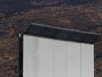 Cận cảnh nguyên mẫu các bức tường Mỹ sẽ xây dọc biên giới Mexico