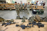 [ẢNH] Đặc nhiệm Mỹ kéo thi thể tướng Iran khỏi xe sau khi bị trúng tên lửa