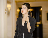 Huyền My diện vets khoe vòng một táo bạo, sánh vai em trai dự sự kiện