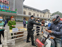 [ẢNH] Công an Thủ đô tham gia phát miễn phí 75.000 khẩu trang phòng dịch Corona