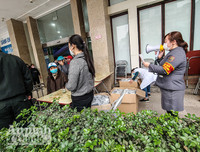 [ẢNH] Công an Thủ đô tham gia phát miễn phí 75.000 khẩu trang phòng dịch Corona