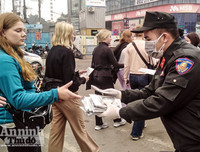 [ẢNH] Công an Thủ đô tham gia phát miễn phí 75.000 khẩu trang phòng dịch Corona