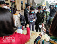 [ẢNH] Công an Thủ đô tham gia phát miễn phí 75.000 khẩu trang phòng dịch Corona