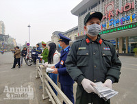 [ẢNH] Công an Thủ đô tham gia phát miễn phí 75.000 khẩu trang phòng dịch Corona