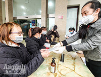 [ẢNH] Công an Thủ đô tham gia phát miễn phí 75.000 khẩu trang phòng dịch Corona