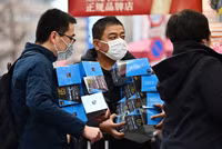 [ẢNH] Hà Lan thu hồi khẩu trang, Tây Ban Nha trả bộ kit Trung Quốc kém chất lượng