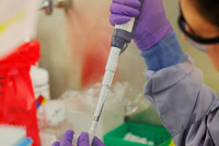 [ẢNH] Hà Lan thu hồi khẩu trang, Tây Ban Nha trả bộ kit Trung Quốc kém chất lượng