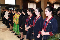 [ẢNH] Vẻ đẹp long lanh gợi cảm của các kiều nữ Hàn Quốc sang Triều Tiên biểu diễn