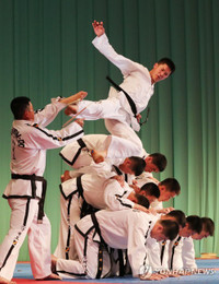 Hai miền Triều Tiên biểu diễn taekwondo chung