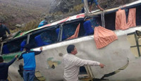 Xe buýt chạy quá tốc độ rơi xuống vực tại Peru