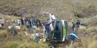Xe buýt chạy quá tốc độ rơi xuống vực tại Peru