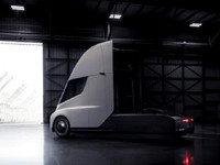 Tesla ra mắt dòng xe tải chạy điện lớn nhất thế giới