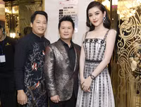 Huyền My khoe vai trần, Tiểu Vy diện váy xẻ táo bạo