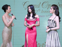 Huyền My khoe vai trần, Tiểu Vy diện váy xẻ táo bạo