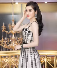 Huyền My khoe vai trần, Tiểu Vy diện váy xẻ táo bạo