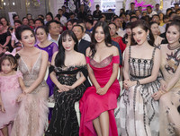 Huyền My khoe vai trần, Tiểu Vy diện váy xẻ táo bạo