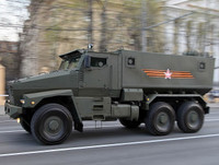 [ẢNH] Xe bọc thép hạng nặng Typhoon-U của Nga cháy dữ dội trên đường